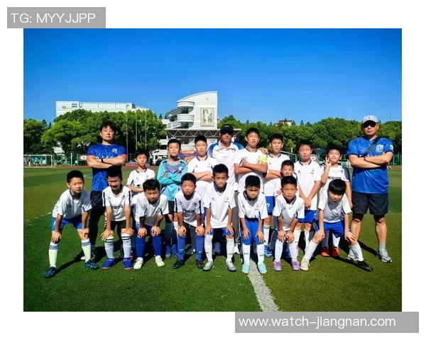 激烈角逐与团队合作足球比赛中的精彩瞬间与深刻感悟